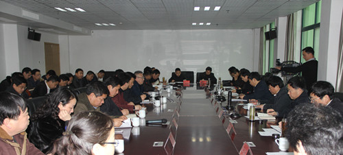 信阳市市长乔新江与企业家代表在汇盈大厦亲切座谈