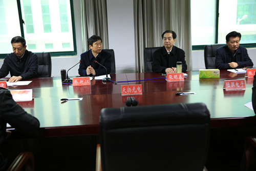 乔新江市长在汇盈大厦召开企业调研座谈会